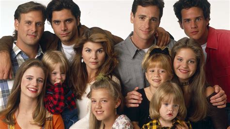 Full house - Full House is an American sitcom that aired from September 22, 1987 to May 23, 1995 on ABC. It has a total of 192 episodes in 8 seasons. It has a total of 192 episodes in 8 seasons. The series was created by Jeff Franklin and executive produced by Franklin, along with Thomas L. Miller and Robert L. Boyett.